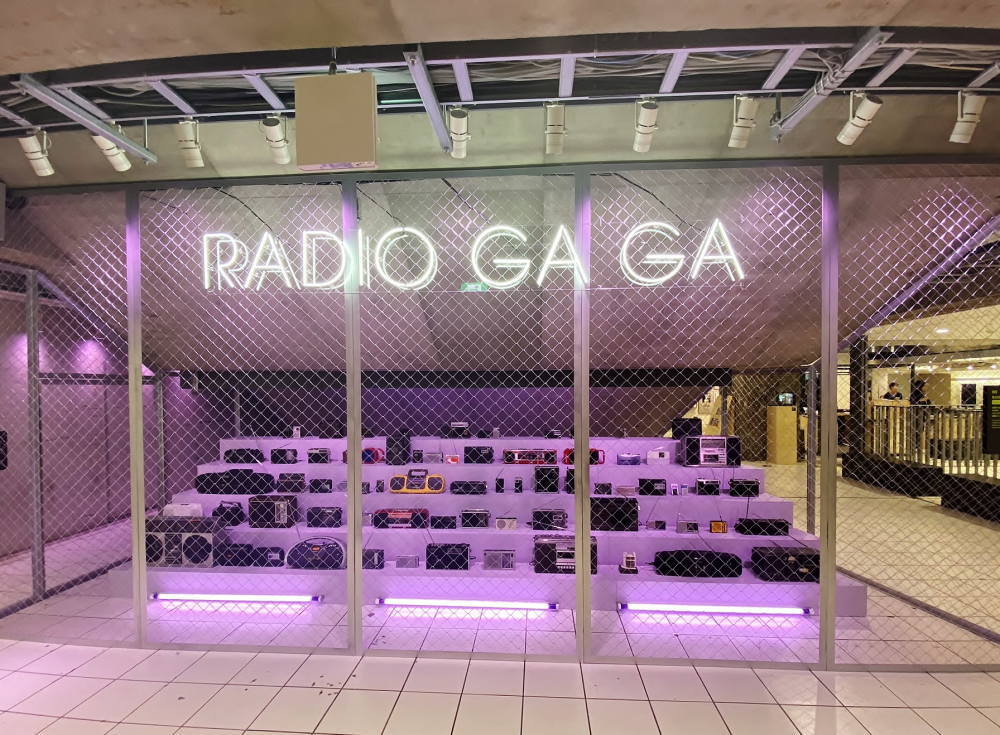 『RADIO GA GA – Radio Installation』（PARK B1 / 地下1階）