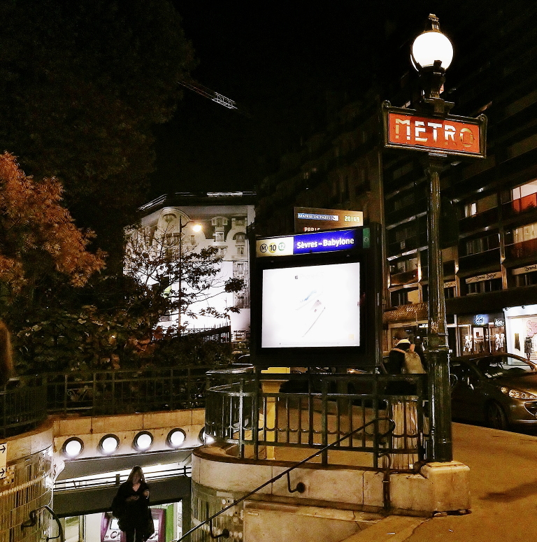 パリ メトロ Se`vres-Babylone駅