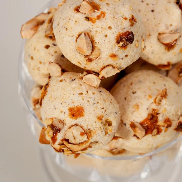 フランズチョコレート ヘーゼルナッツクランチメレンゲ