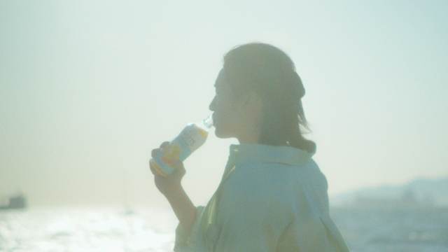 目黒蓮 新CM「午後のフルーツティー」篇
