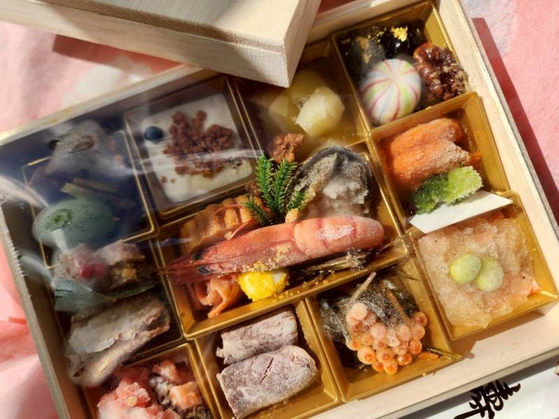 ハルメクのおせち 冷凍で届く