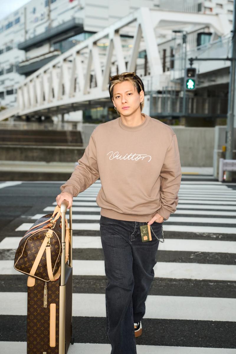 平野紫耀のルイ・ヴィトンを着用したエアポートスタイル