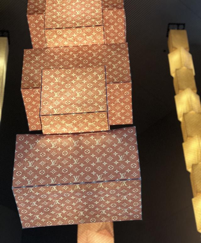 ルイヴィトン トランクタワー