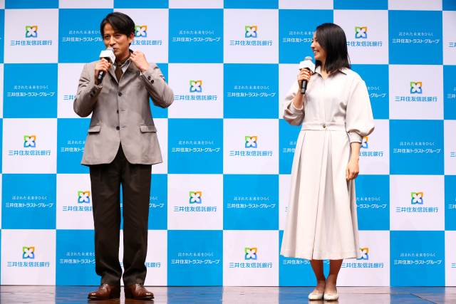 岡⽥ 准⼀さんと⽊村 ⽂乃さん