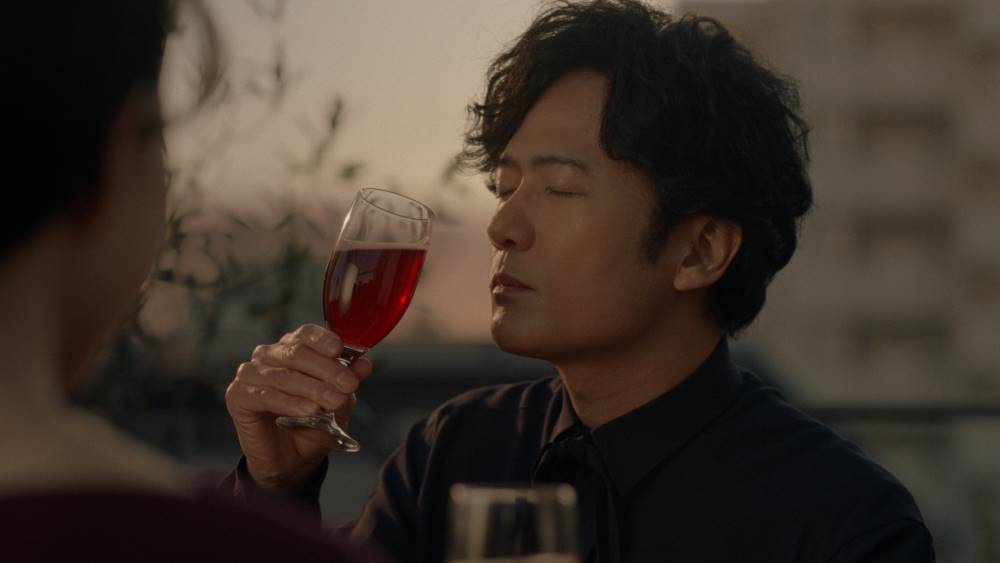 稲垣吾郎出演 「ノンアルでワインの休日」新 TV CM