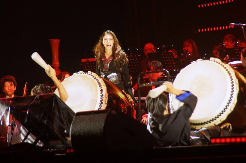 日本の太鼓奏者とサウジのサムリ奏者による共演