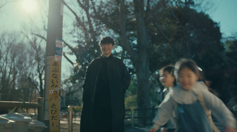 サカナクション山口一郎 公園を散歩する