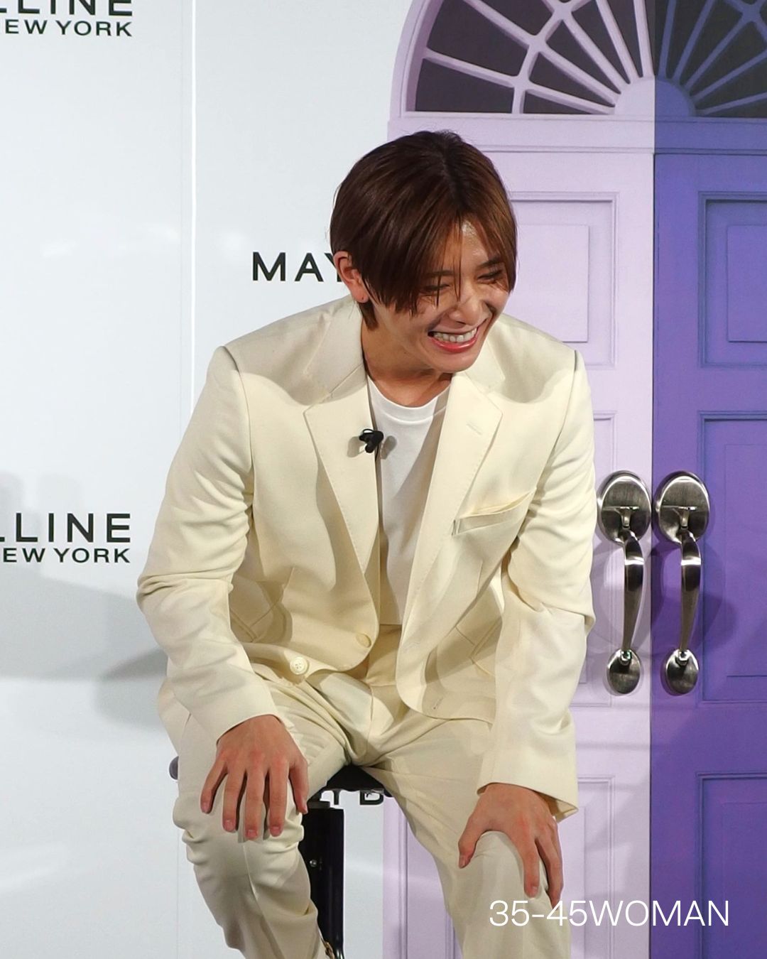 メイベリンニューヨークCM発表会 照れる山田涼介