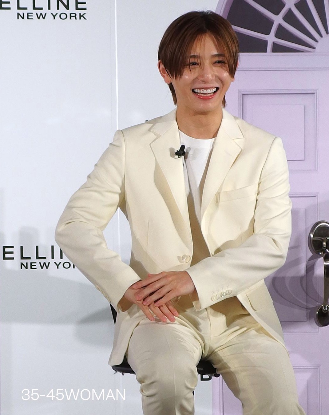 メイベリンニューヨークCM発表会 照れる山田涼介