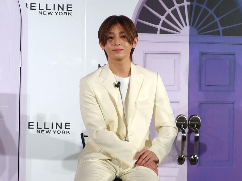メイベリンニューヨークCM発表会 照れる山田涼介