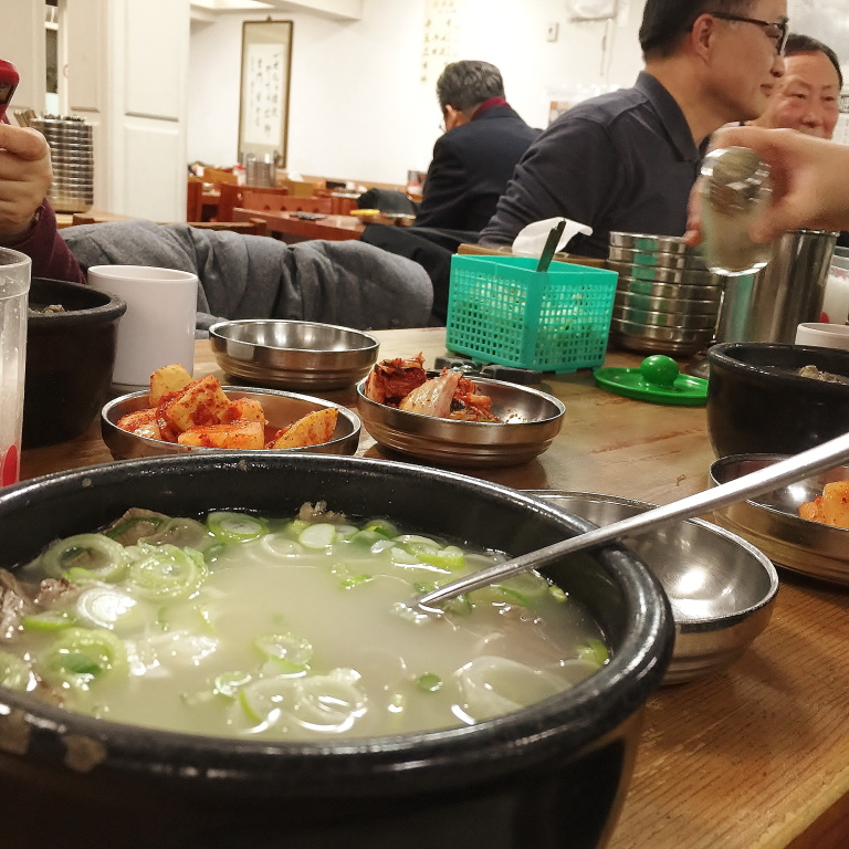 韓国の牛骨スープ「ソルロンタン」を食べてみた【韓国に行ったらやってみたい10のコト（7）】 | 35-45 WOMAN_