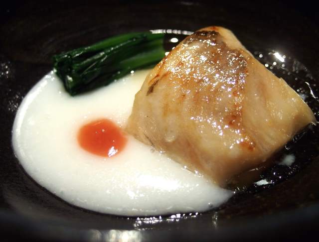 【魚料理】銀鱈の西京焼き、お米のソース、梅肉和え