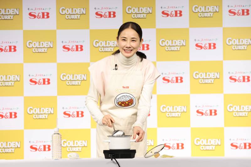 吉田羊「ゴールデンカレー 発売60周年記念発表会」
